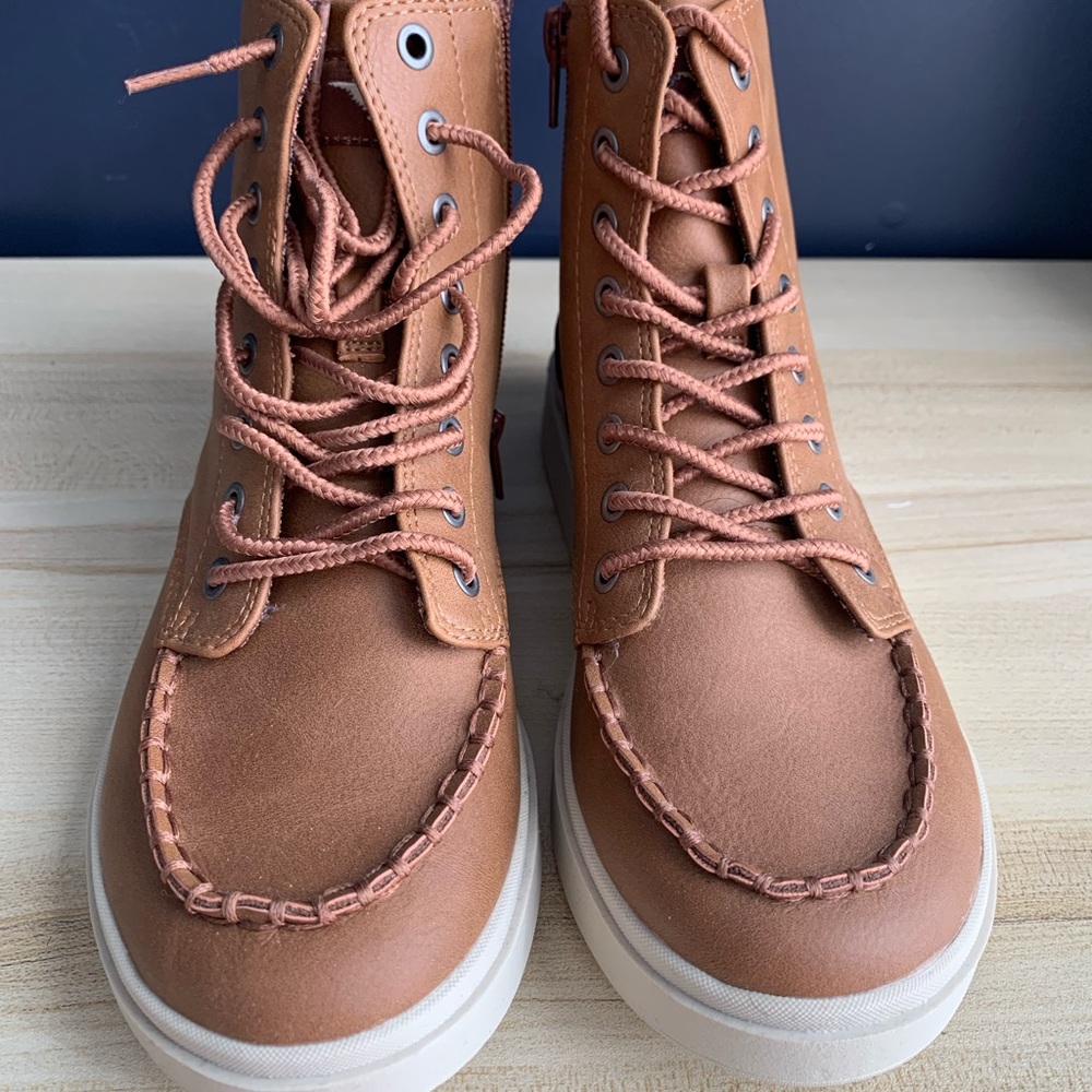 Brand new Rocket Dog boots size 6
